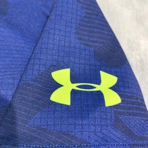 Under Armour Shirts & Tops - Under Armor Shark Dry Gear T Shirt Medium Under Armour Shirts & Tops - Under Armor Shark Dry Gear T Shirt Medium